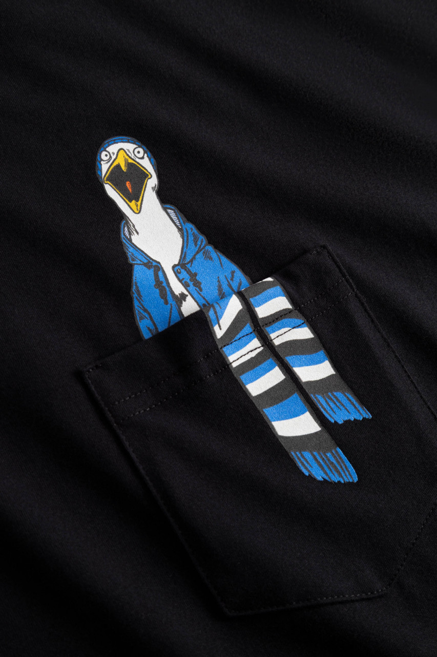 Derbe x HSV Schreimöwe Pocket T-Shirt Herren Schwarz HSV Fanartikel Möwe