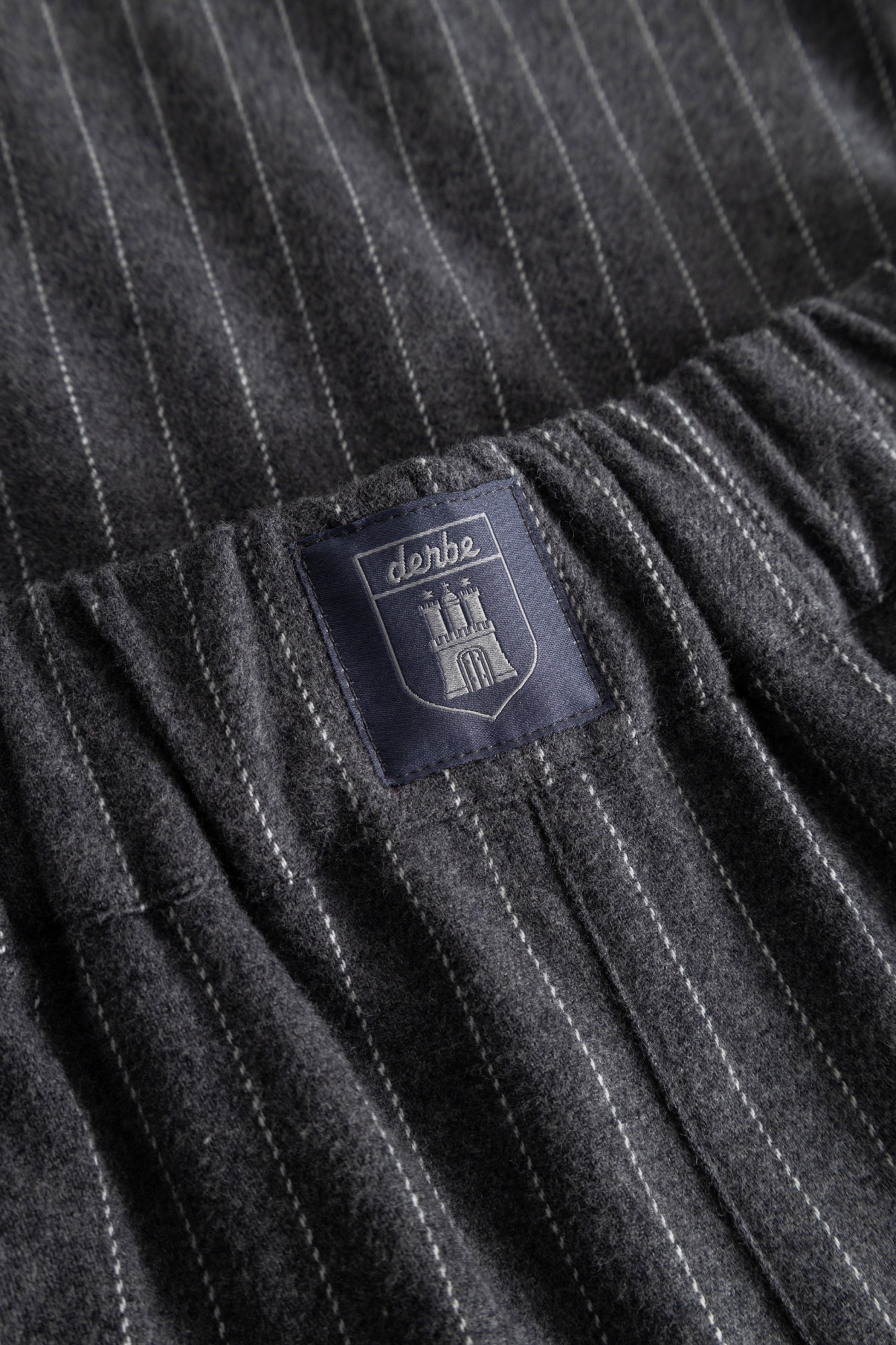 Derbe Hose Büx Pinstripe Damen Grau