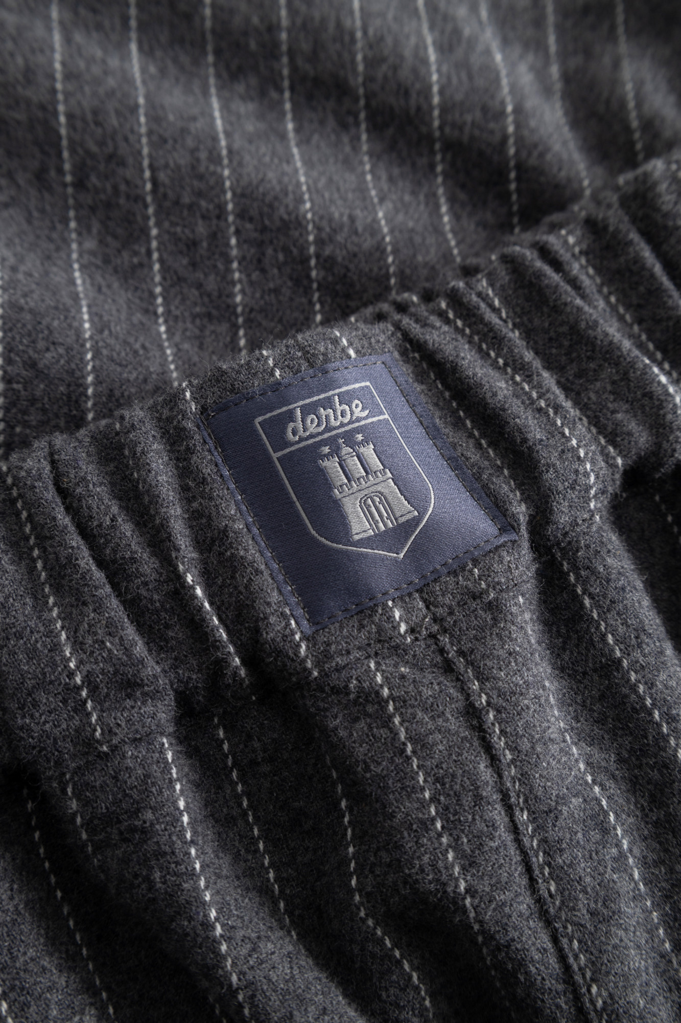 Derbe Shorts Büx Pinstripe Damen Grau