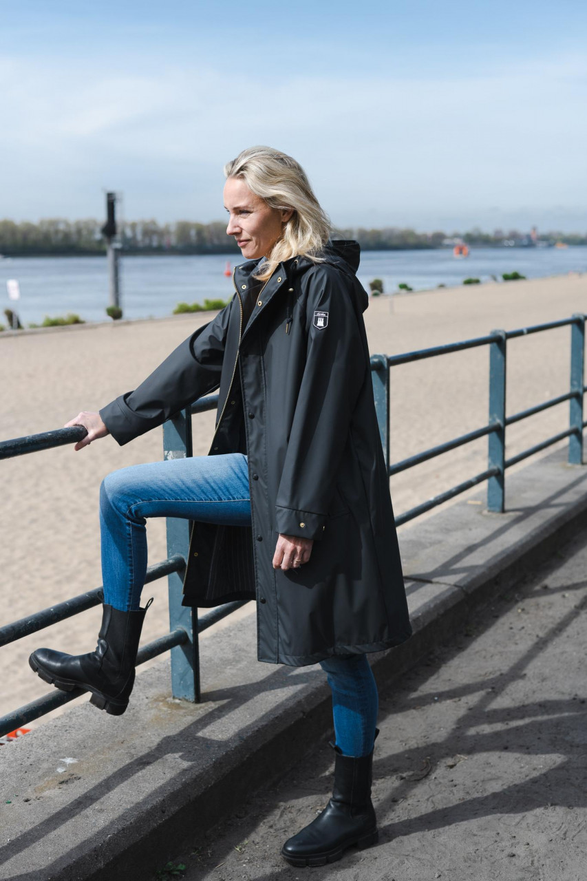 Derbe Friese Wittby Damen Regenjacke Pinstripe Phantom Schwarz