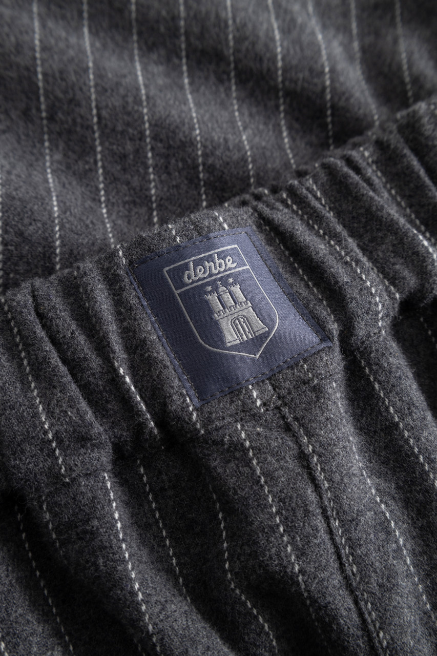 Derbe Shorts Büx Pinstripe Damen Grau