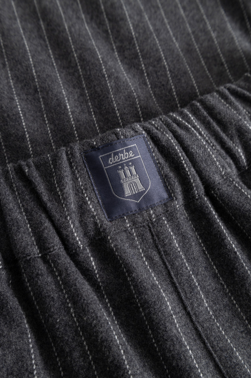 Derbe Hose Büx Pinstripe Damen Grau